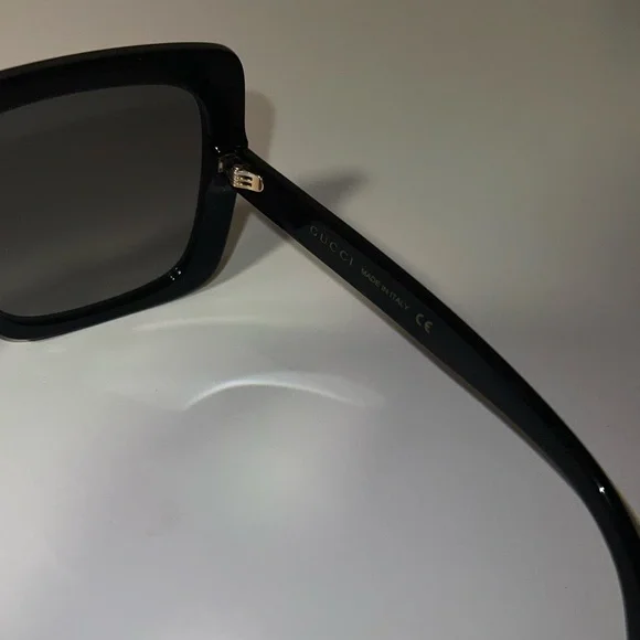 Gucci Rhinestone Logo Glasses display picture 3